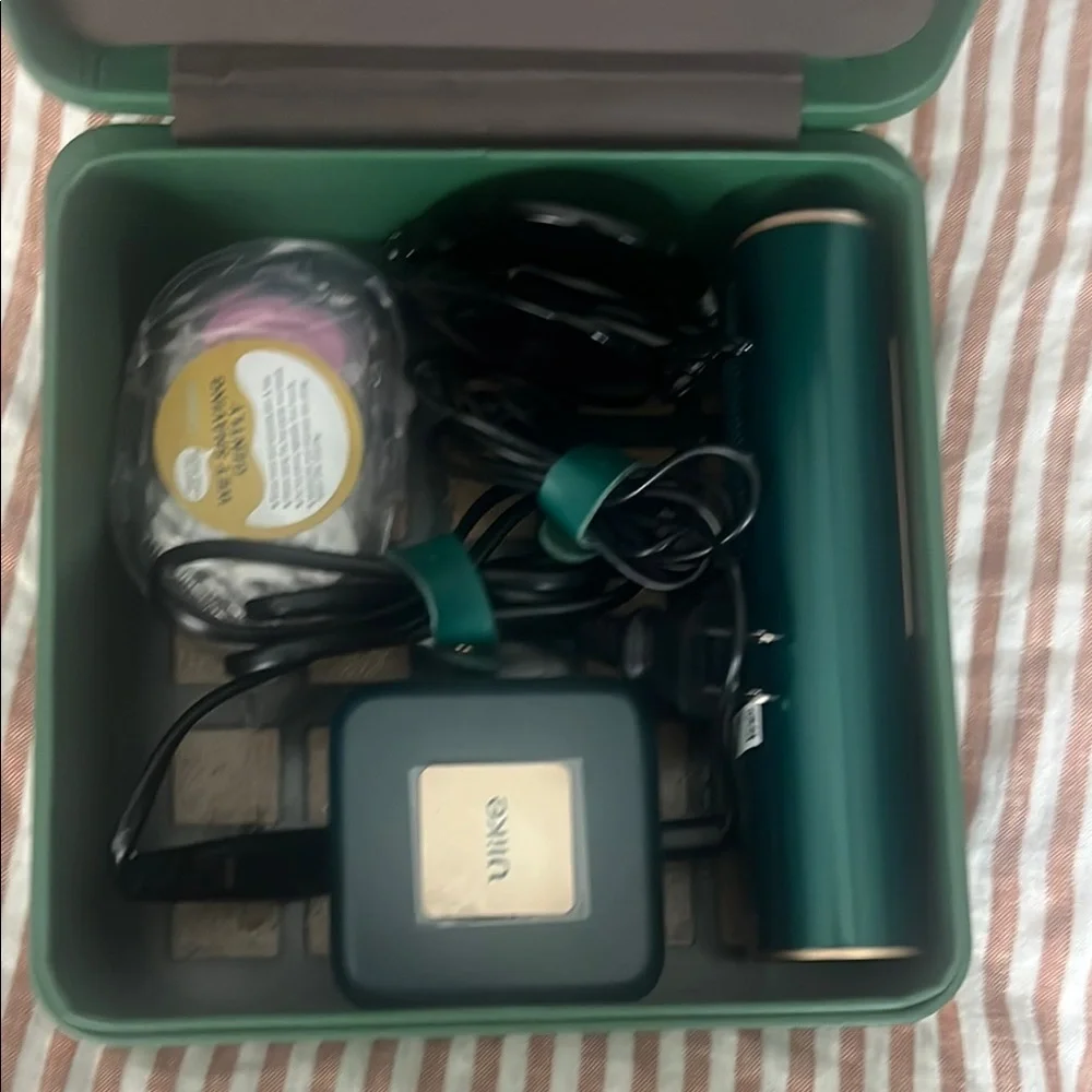 Ulike IPL Hair Removal Device in Green - Picture 2 of 4